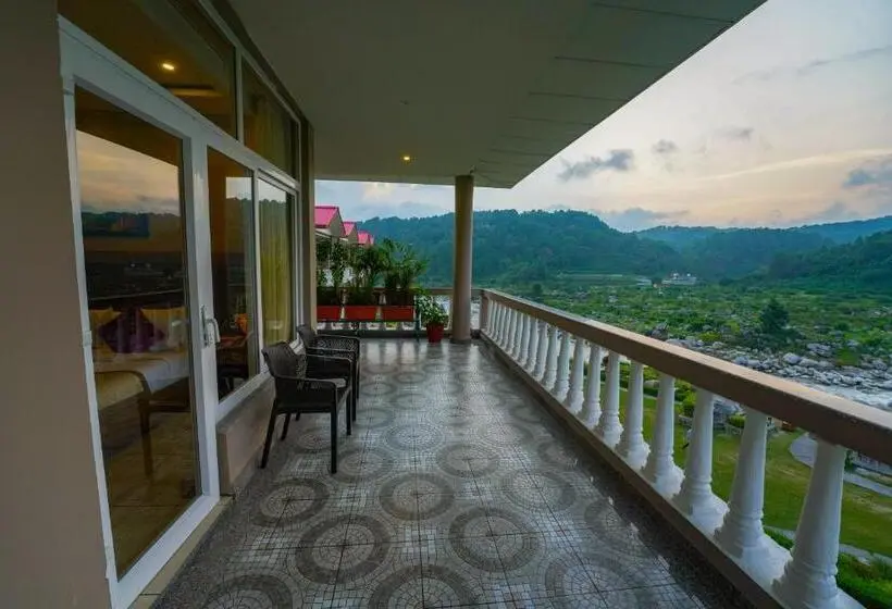 Perhesviitti, Neugal Riverfront Resort