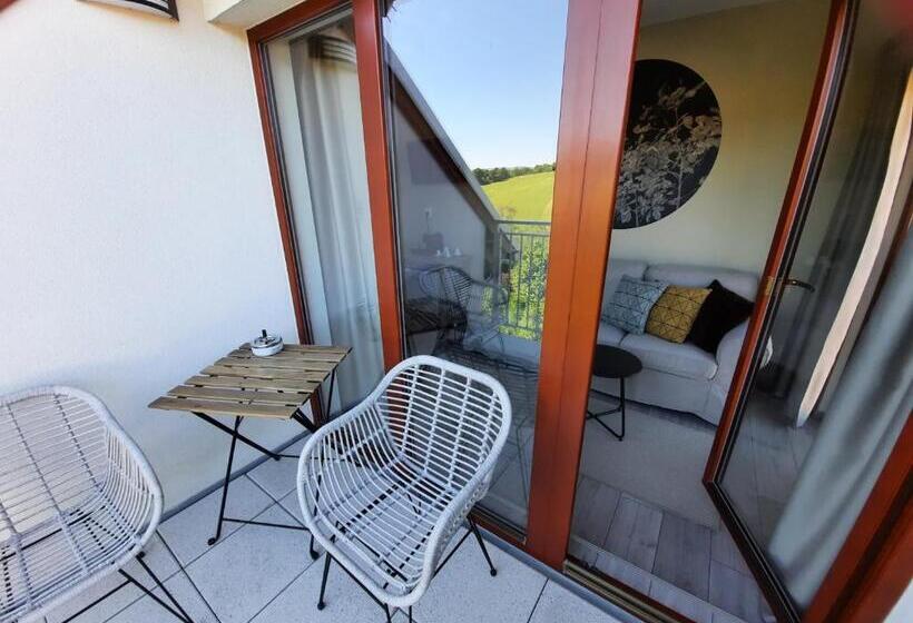 חדר דלוקס עם מרפסת, Penzion Zahrada Nad řekou, Restaurace A Kavárna   Parkování Grátis