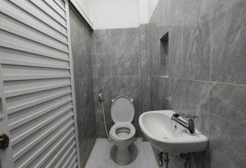 Deluxe Room, Reddoorz Near Rita Super Mall Purwokerto