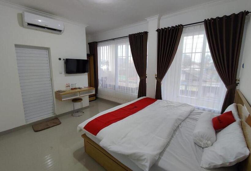 Номер Deluxe, Reddoorz Near Rita Super Mall Purwokerto