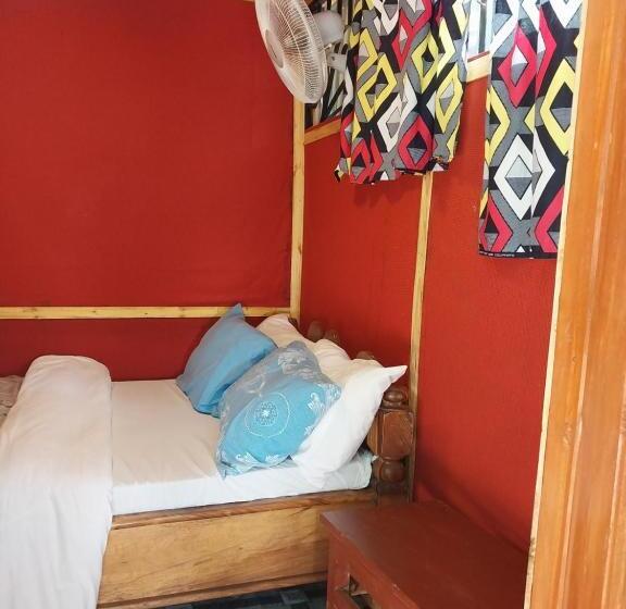 اتاق استاندارد با سرویس بهداشتی مشترک, Green Garden Guest House