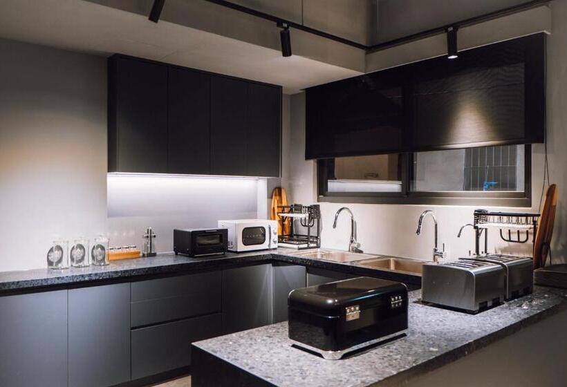 Camera Standard, Drizzle Inn