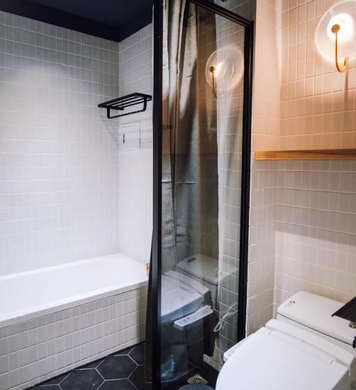 Camera Standard, Drizzle Inn