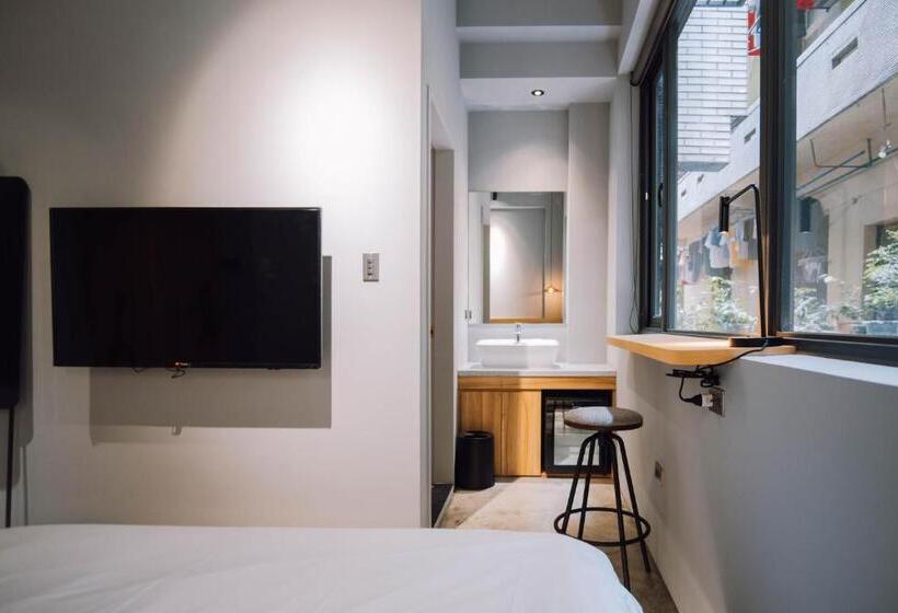 Camera Standard, Drizzle Inn