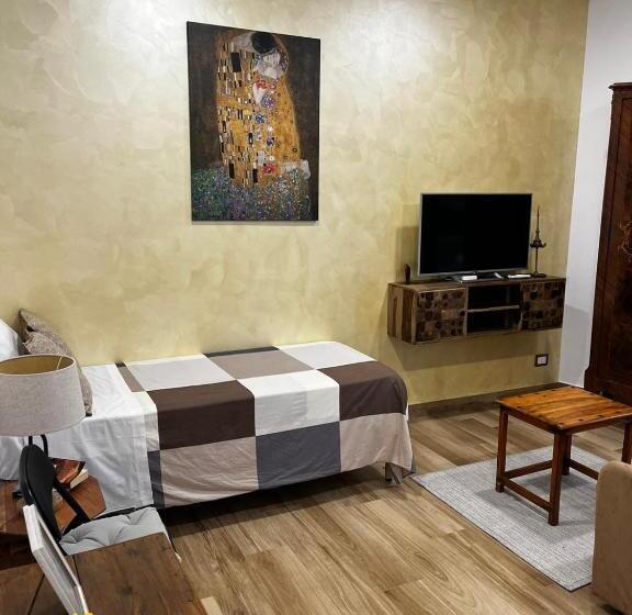 غرفة قياسية ثلاثية مزودة بشرفة, B&b Sant Agata Patrona