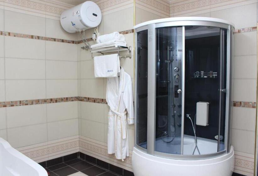 سوییت سوپریور, Hera Hotel Kampala