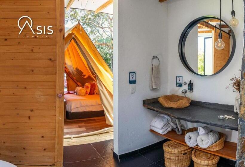 מיטת קינג בסוויטה, Asis Glamping 1