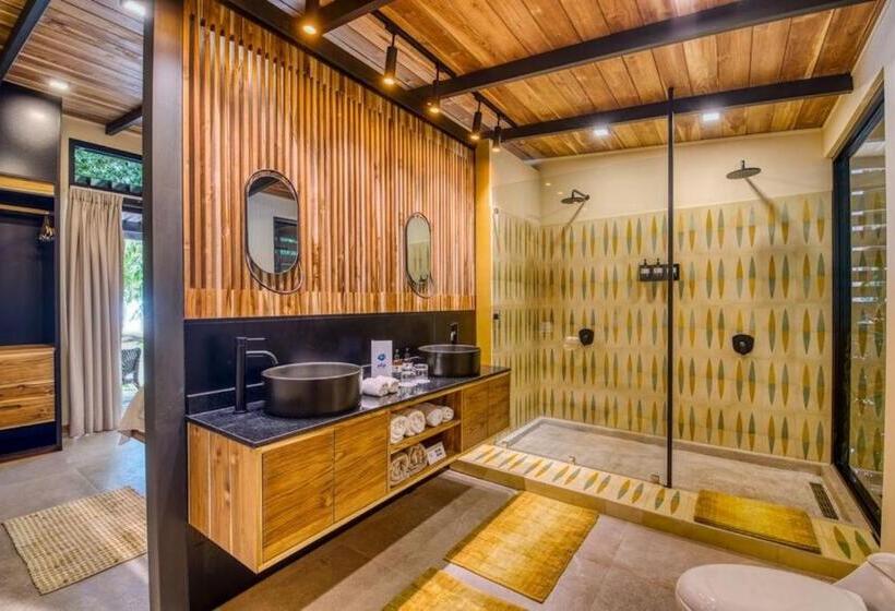 스탠다드 룸 킹사이즈 침대, Awa Beach