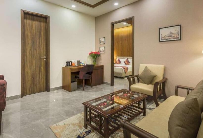 מיטת קינג בסוויטה, Comfort Inn Dhaliwals, Gurgaon