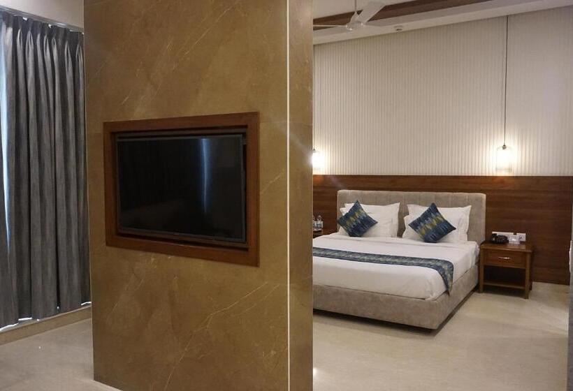 Suite King Bed, Comfort Inn Dhaliwals, Gurgaon