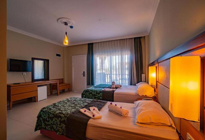 标准三人间, Prenses Sealine Beach