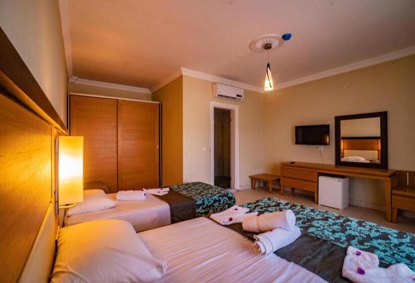 标准三人间, Prenses Sealine Beach