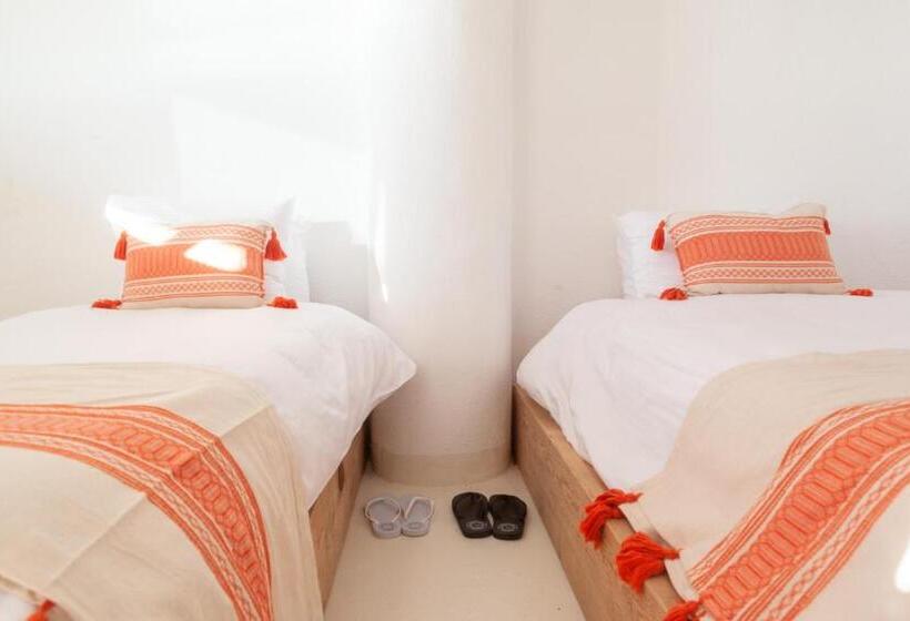 חדר סטנדרט לארבעה נוף לים, The White Lodge