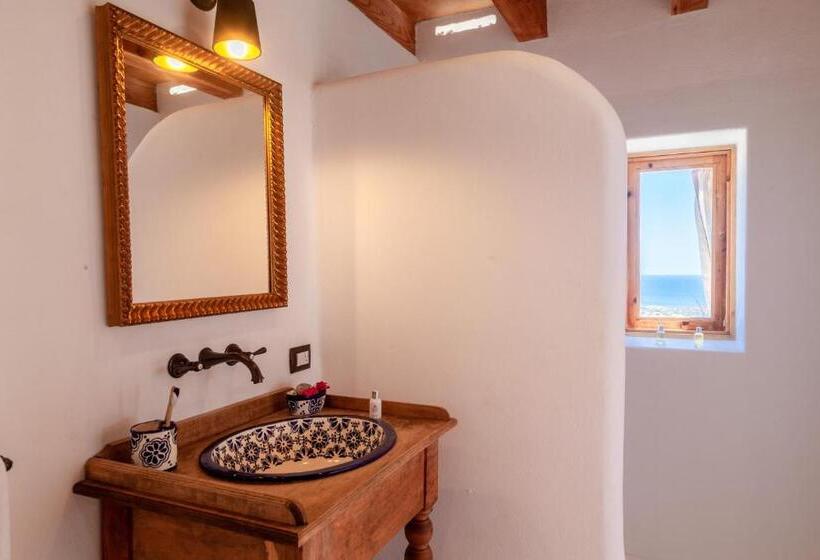 غرفة ديلوكس مطلّة علي البحر مزوَّدة بشُرفة, The White Lodge