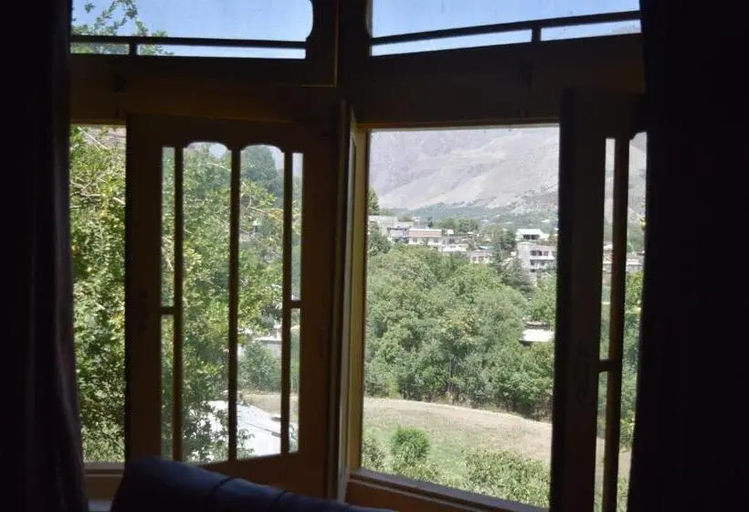 اتاق استاندارد با چشم‌انداز کوهستان, Chitral Green Guest House