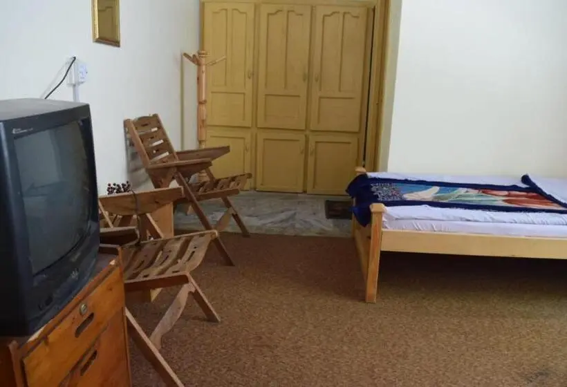 اتاق استاندارد با تخت بزرگ, Chitral Green Guest House