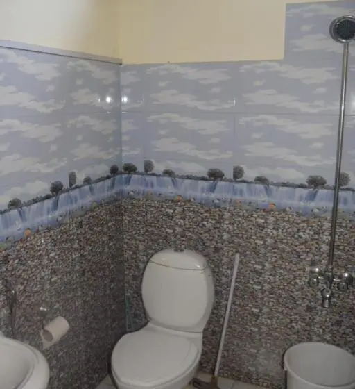 اتاق استاندارد چهارنفره با چشم‌انداز باغ, Chitral Green Guest House
