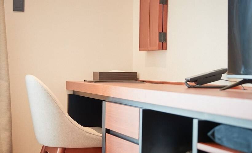 غرفة قياسية, The Grand Hotel Ginowan