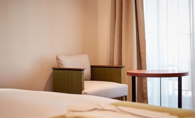 חדר סופריור, The Grand Hotel Ginowan