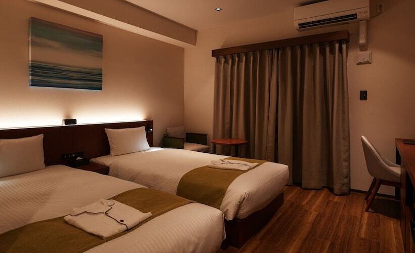 חדר סטנדרט, The Grand Hotel Ginowan