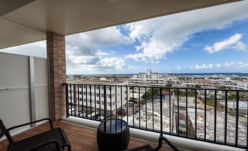 חדר סטנדרט, The Grand Hotel Ginowan