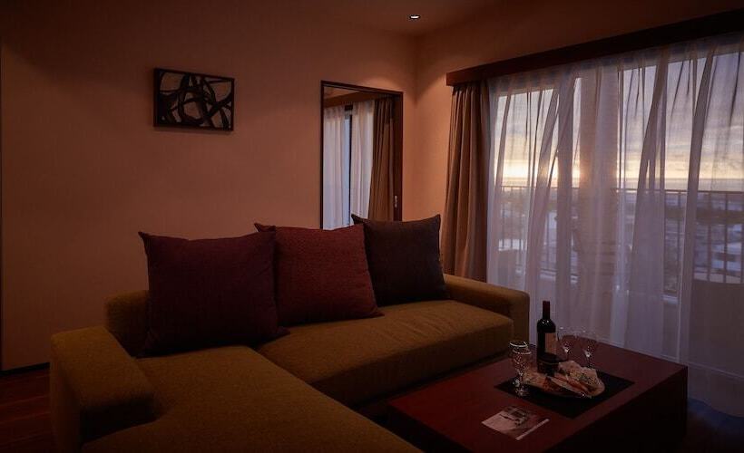 סוויטת ג'וניור, The Grand Hotel Ginowan