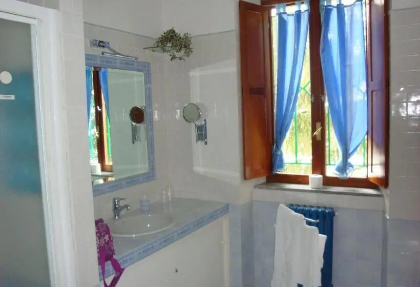 スタンダード４人部屋, B&b Villa Tina