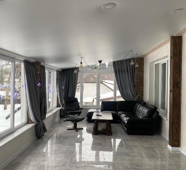 Villa 3 Quartos, котедж смерекова хата  пилипець