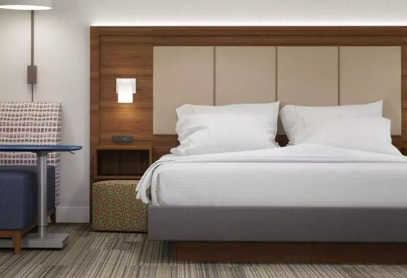 Deluxe-huone King-vuode, Holiday Inn Express Hotel & Suites Atascadero, An Ihg