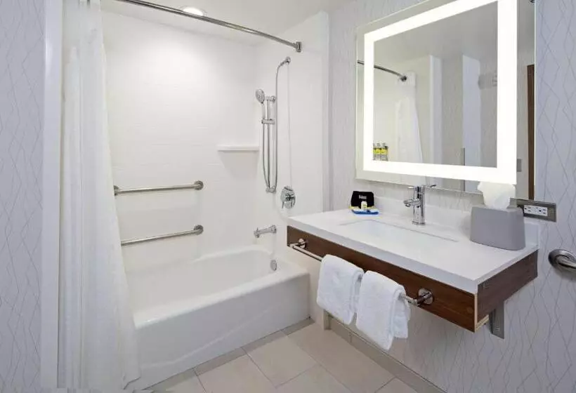 Standard-invahuone, Holiday Inn Express Hotel & Suites Atascadero, An Ihg
