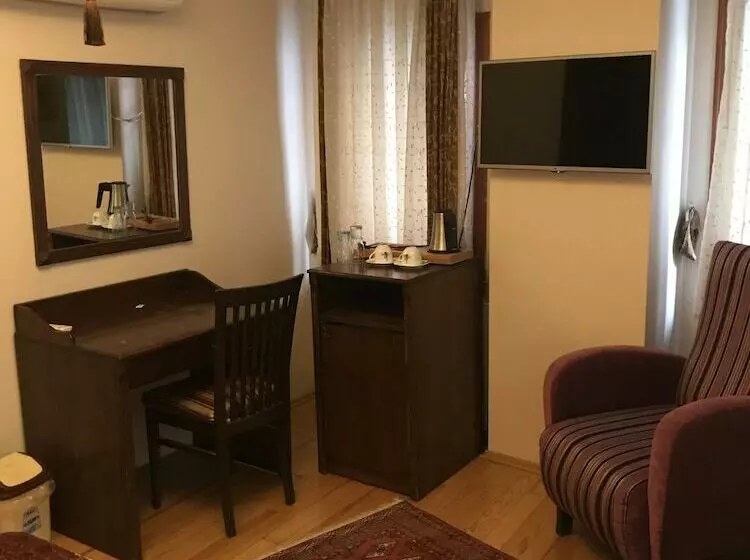 اتاق لوکس با بالکن, Berce