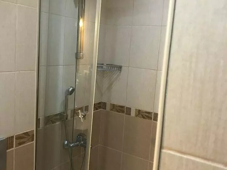 اتاق لوکس با بالکن, Berce