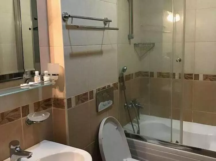 اتاق لوکس با بالکن, Berce