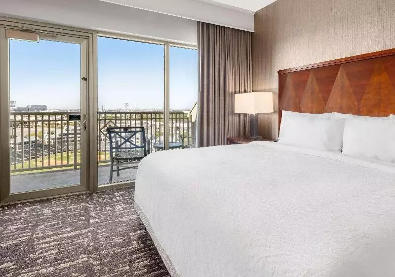 Sviitti, Embassy Suites By Hilton Dallas Frisco Hotel & Convention Center