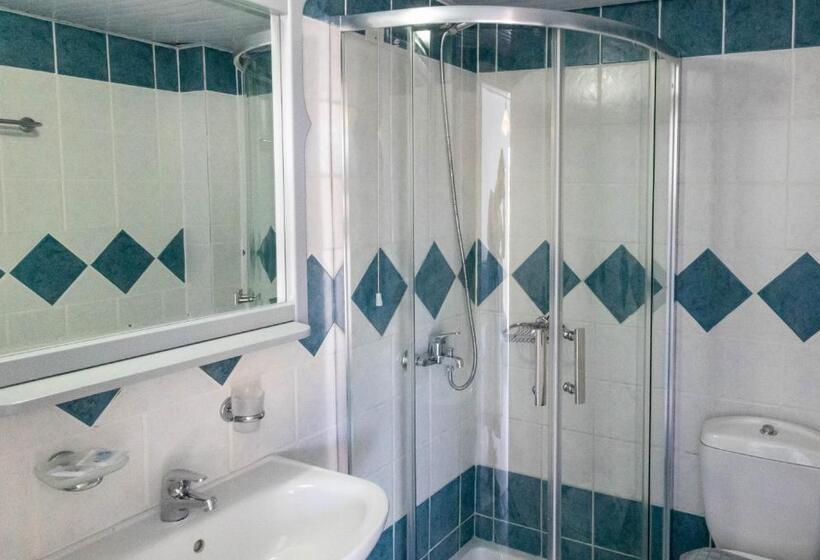 דירת חדר דלוקס, Futura