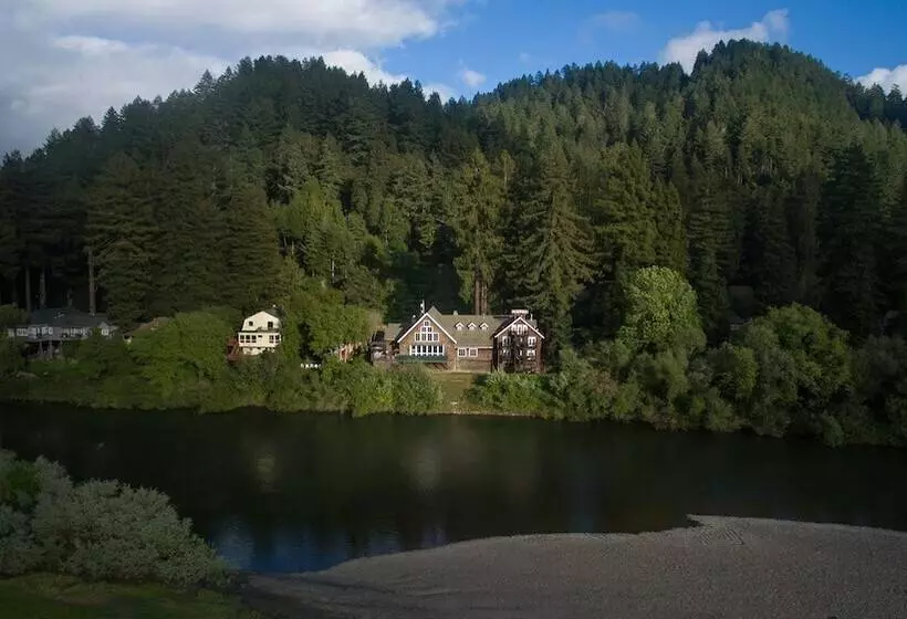 クラシックスタジオ, Highland Dell Lodge