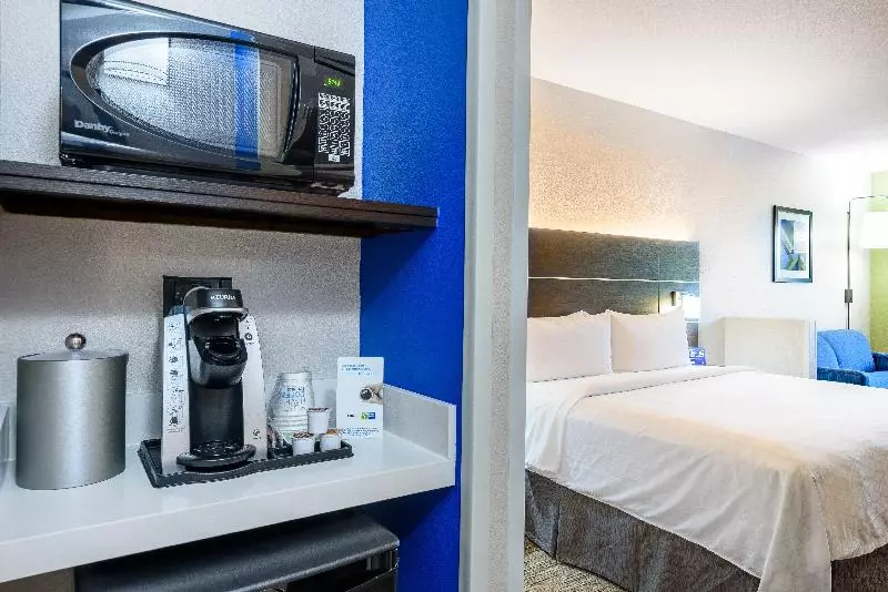キングサイズベッドのスタンダードルーム, Holiday Inn Express Hotel And Suites Bastrop, An Ihg
