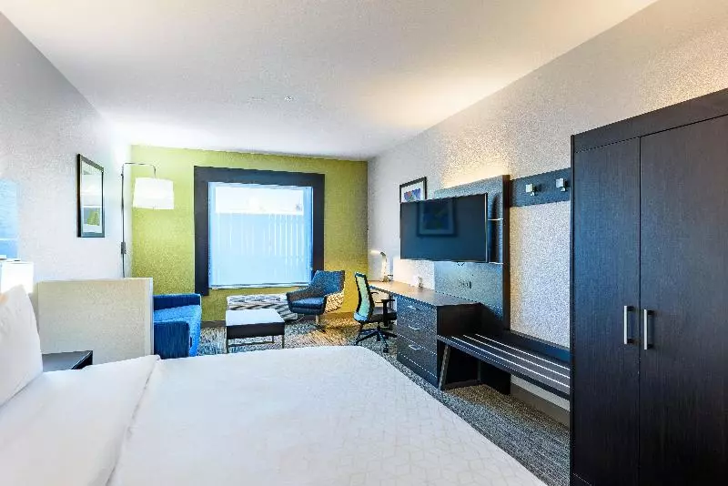 キングサイズベッドのスタンダードルーム, Holiday Inn Express Hotel And Suites Bastrop, An Ihg
