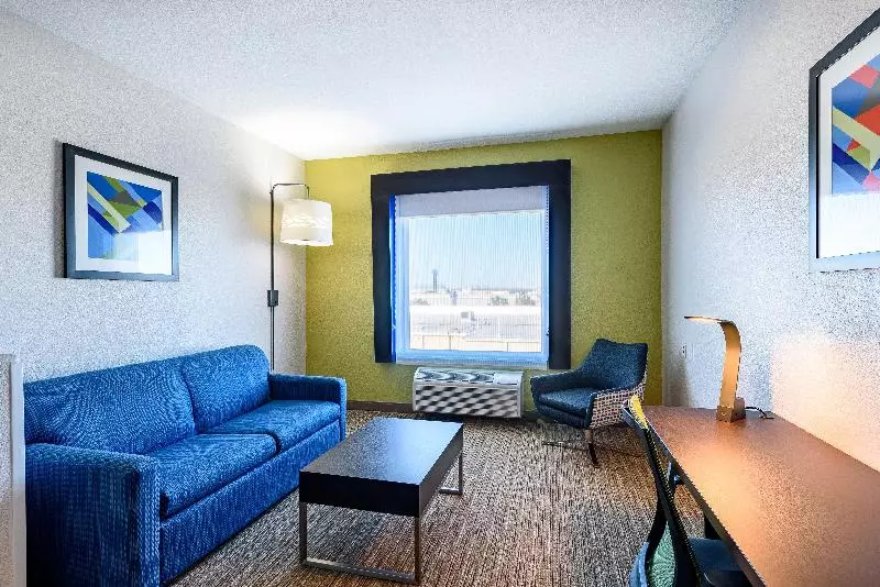 キングサイズベッドのスイートルーム, Holiday Inn Express Hotel And Suites Bastrop, An Ihg