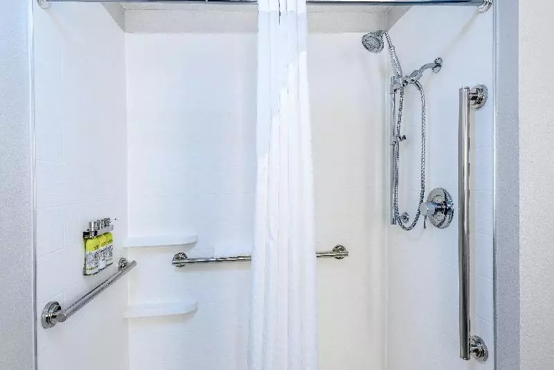 身障者適用スイートルーム, Holiday Inn Express Hotel And Suites Bastrop, An Ihg