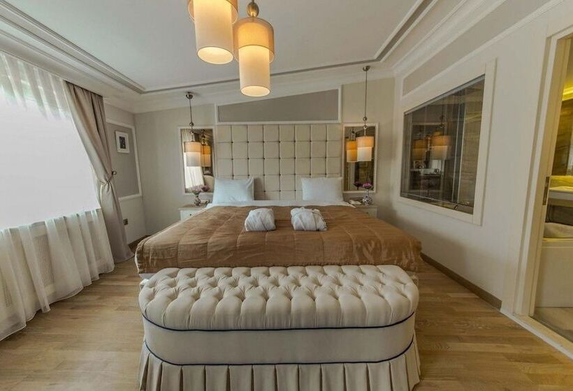 اتاق لوکس, The Constantine