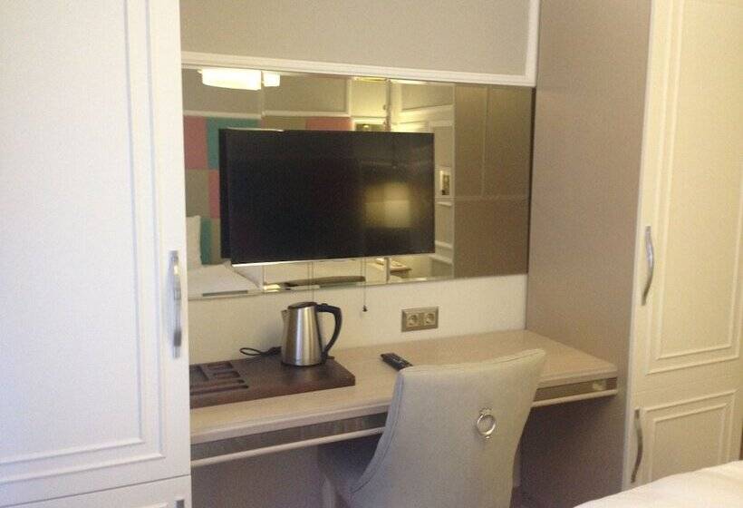 اتاق استاندارد یک نفره, The Constantine