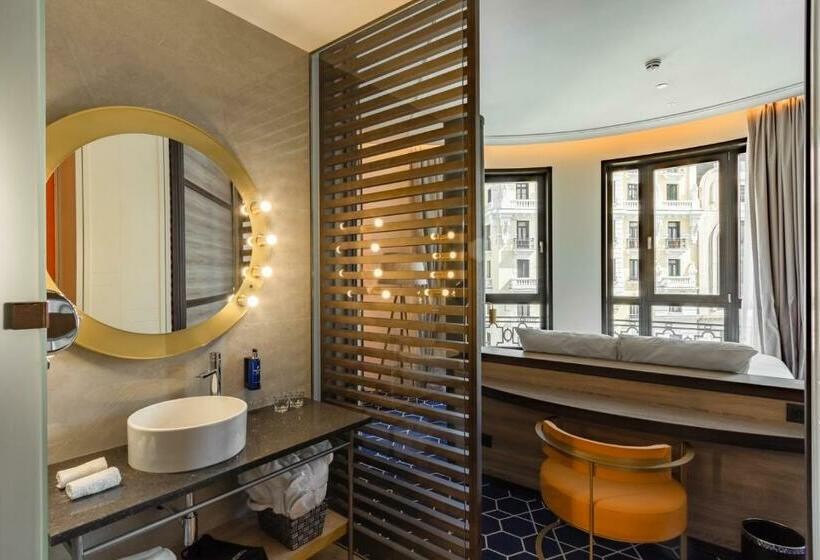 디럭스 룸, Pestana Cr7 Gran Via Madrid