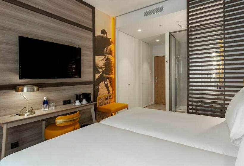 수피리어 룸, Pestana Cr7 Gran Via Madrid