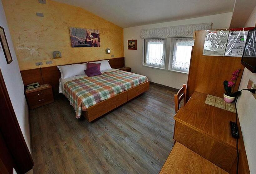 חדר סטנדרט, La Piroga