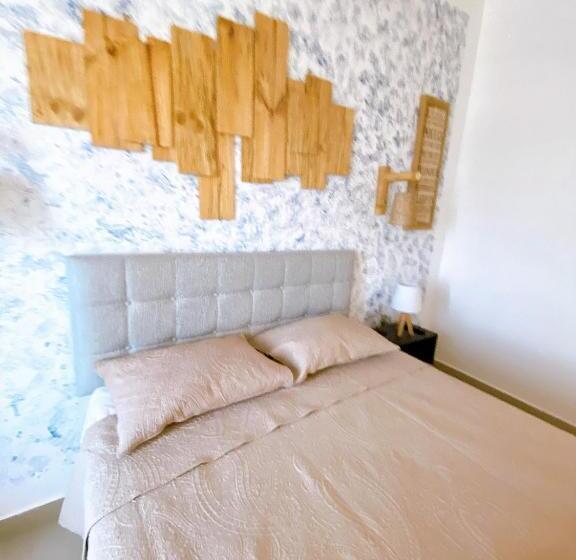 اتاق لوکس با بالکن, Luna Nueva