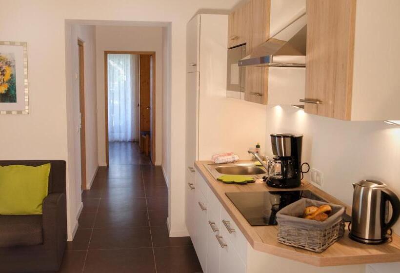 דירת שני חדרים עם מרפת, Residence Reinhild