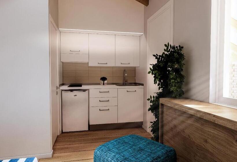 수피리어 스튜디오, Albergo Residenziale Menhirs