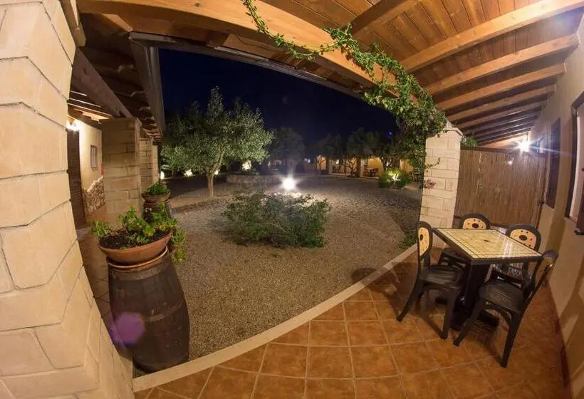 スタンダードスタジオ, Albergo Residenziale Menhirs