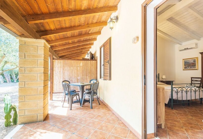 수피리어 스튜디오, Albergo Residenziale Menhirs